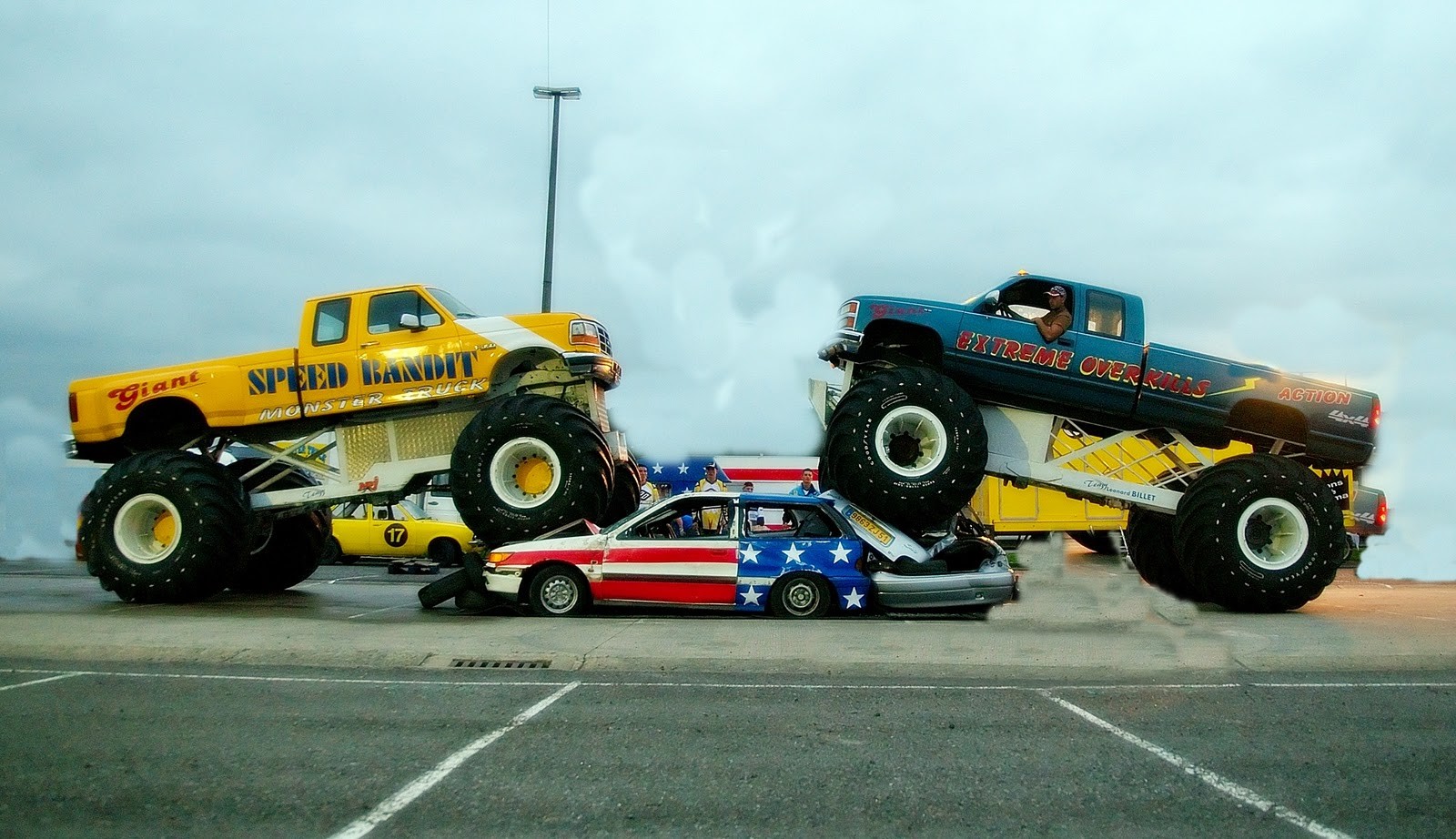 История гонок на автомобилях-монстрах: тяжелые грузовики и траки